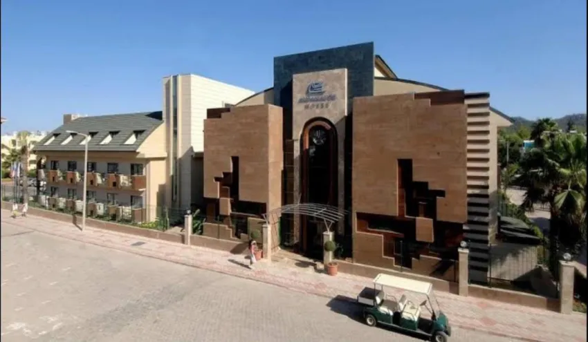 AMBASSADOR HOTEL  4*-5