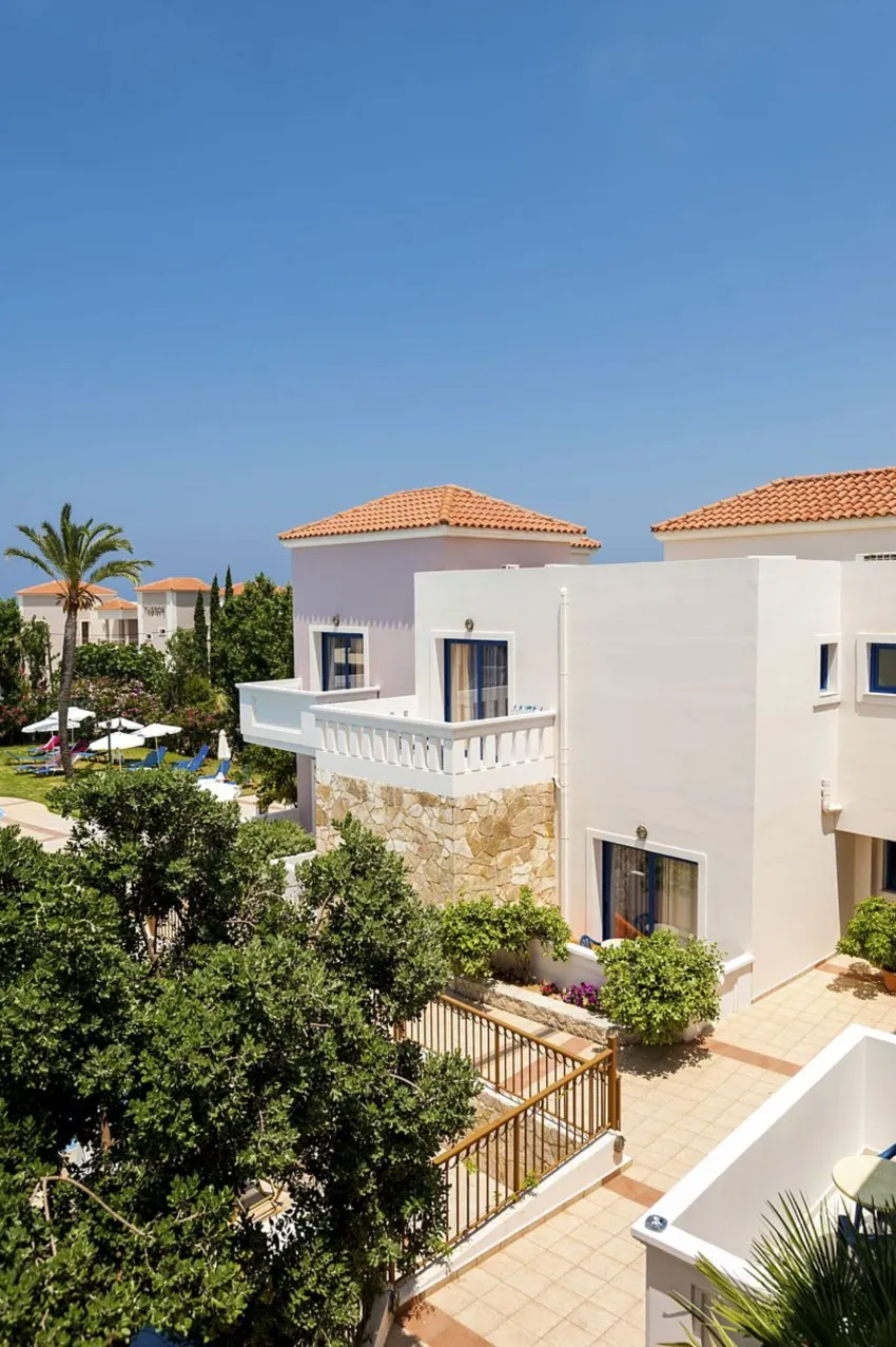 Adelais Hotel 3*-4