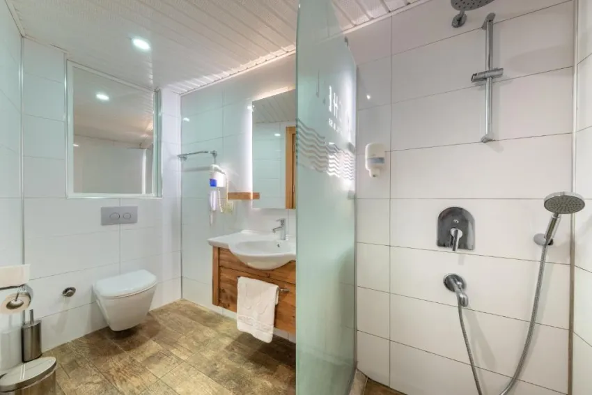 MICHELL HOTEL (ADULTS ONLY 16+)  5*-4