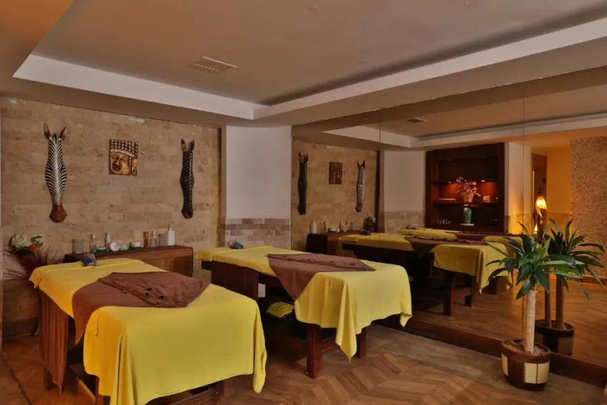 CRYSTAL FLORA BEACH RESORT  5*-32