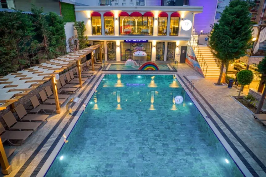 CLUB BIG BLUE SUITE HOTEL  4*-84