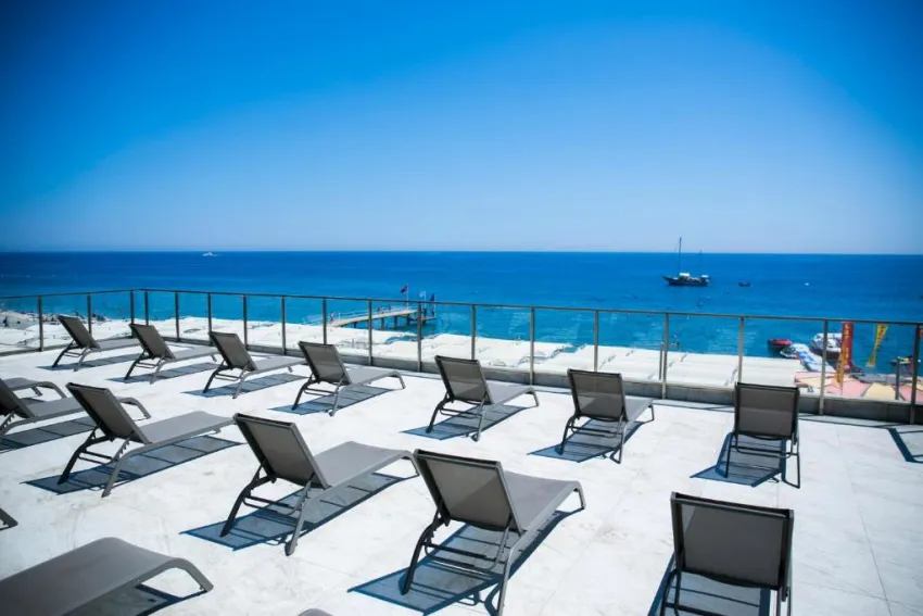 SAILORS BEACH CLUB  5*-8