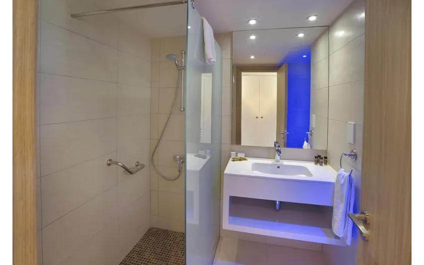Nelia Beach Hotel 4*-8