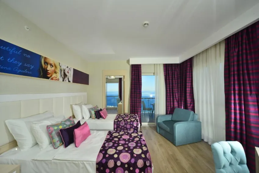 AZURA DELUXE RESORT & SPA HOTEL  5*-18