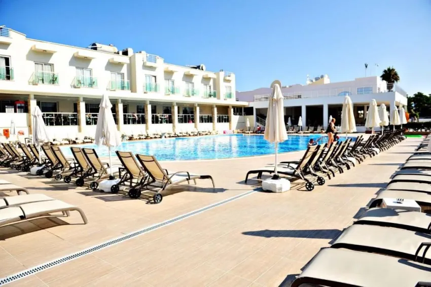 DREAM WORLD FAMILY CLUB  5*-13