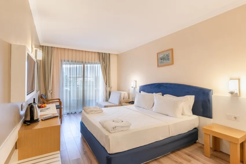 LANCORA BEACH HOTEL  4*-20