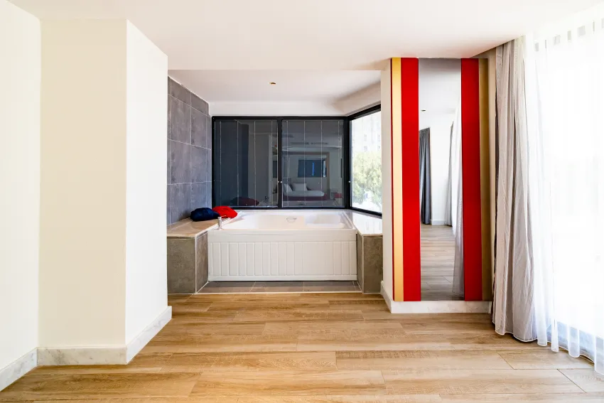 Granada Luxury Red (Adults Only 16+) 5*-15