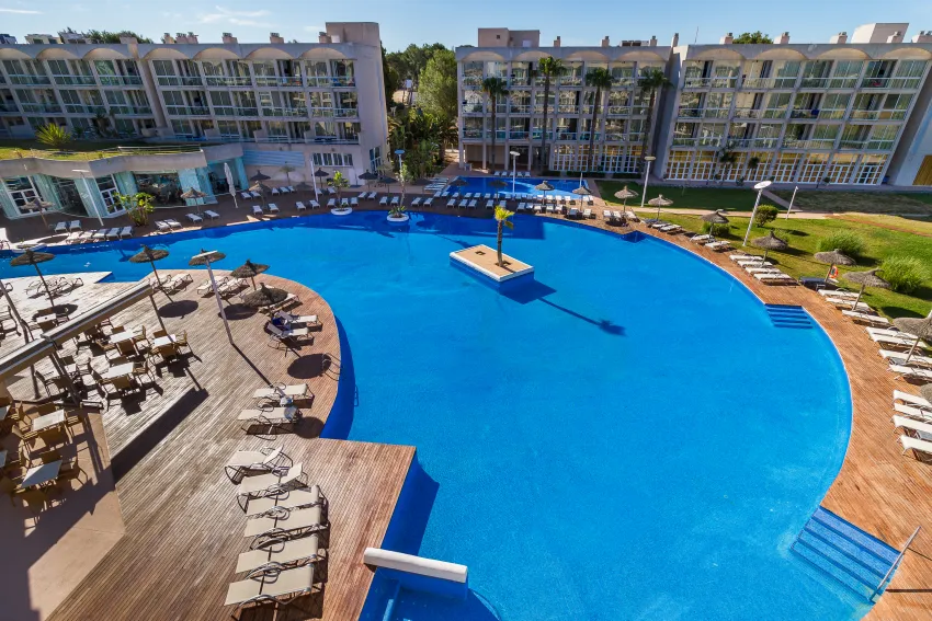 Zafiro Alzinar Mar 4*-21