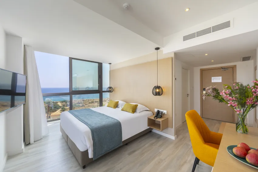 Leonardo Crystal Cove Hotel and Spa by the Sea 4*-38