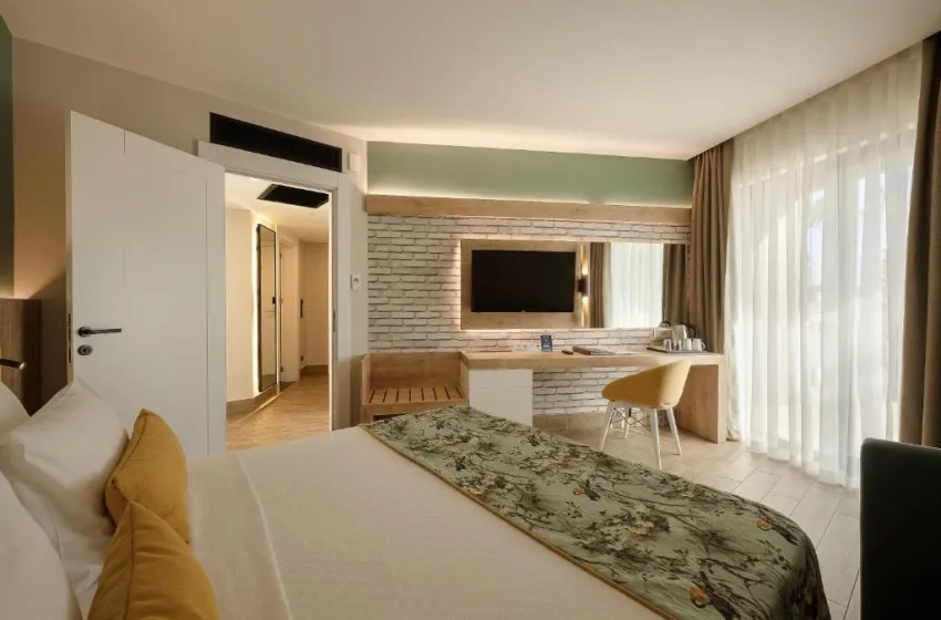 SAILORS BEACH CLUB  5*-18