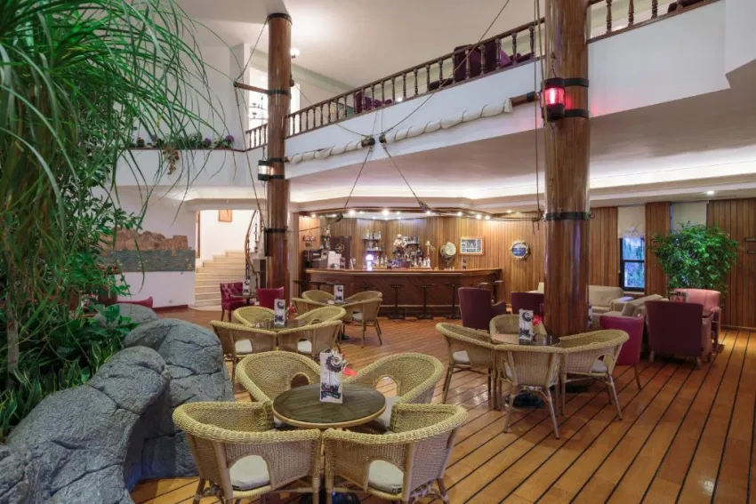 PIRATES BEACH CLUB  5*-8