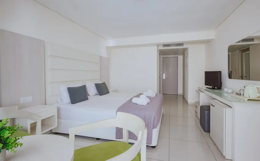 Tasia Maris Oasis 3*-12