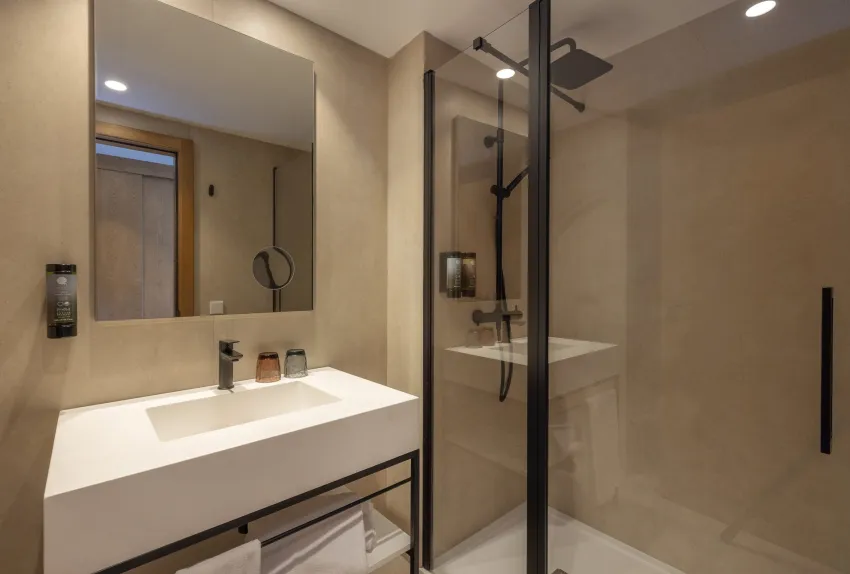 HM Isabela – Adults Only 4*-9