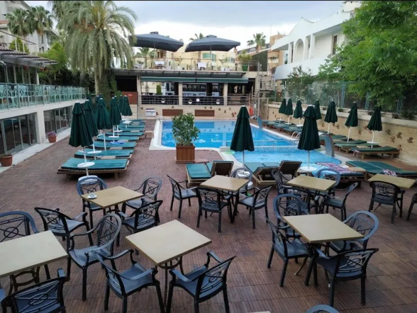 AMBASSADOR HOTEL  4*-13