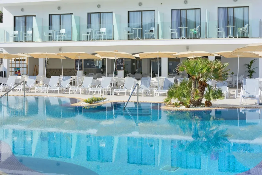 HSM Regana Hotel 4*-1