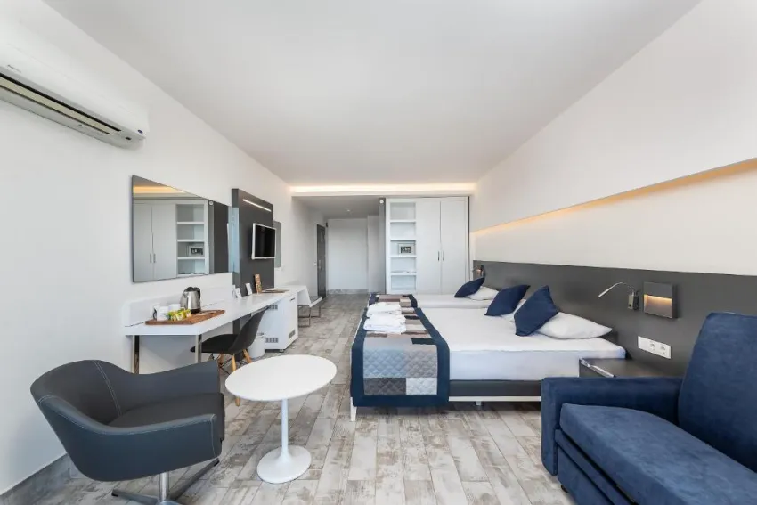 WHITE CITY BEACH (ADULTS ONLY 16+)  4*-9