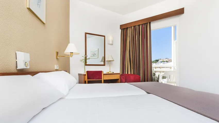 Globales Playa Santa Ponsa 3*-3