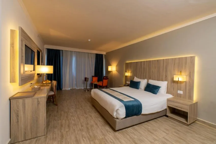 SEVEN SEAS JOLIE BAY  5*-12