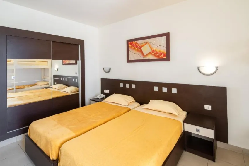 NOVOSTAR DAR KHAYAM  3*-18