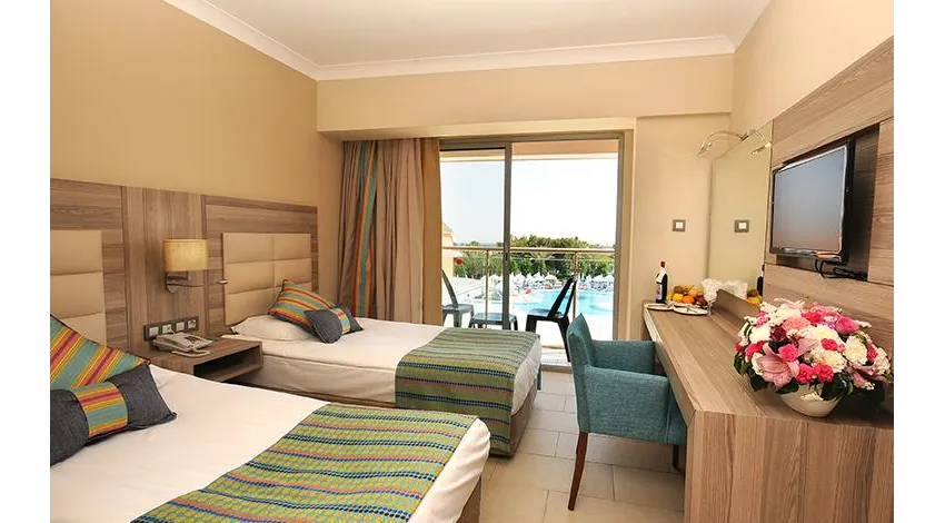 INSULA RESORT & SPA  5*-9