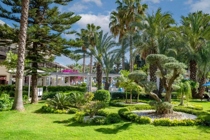 UTOPIA RESORT & RESIDENCE  5*-32