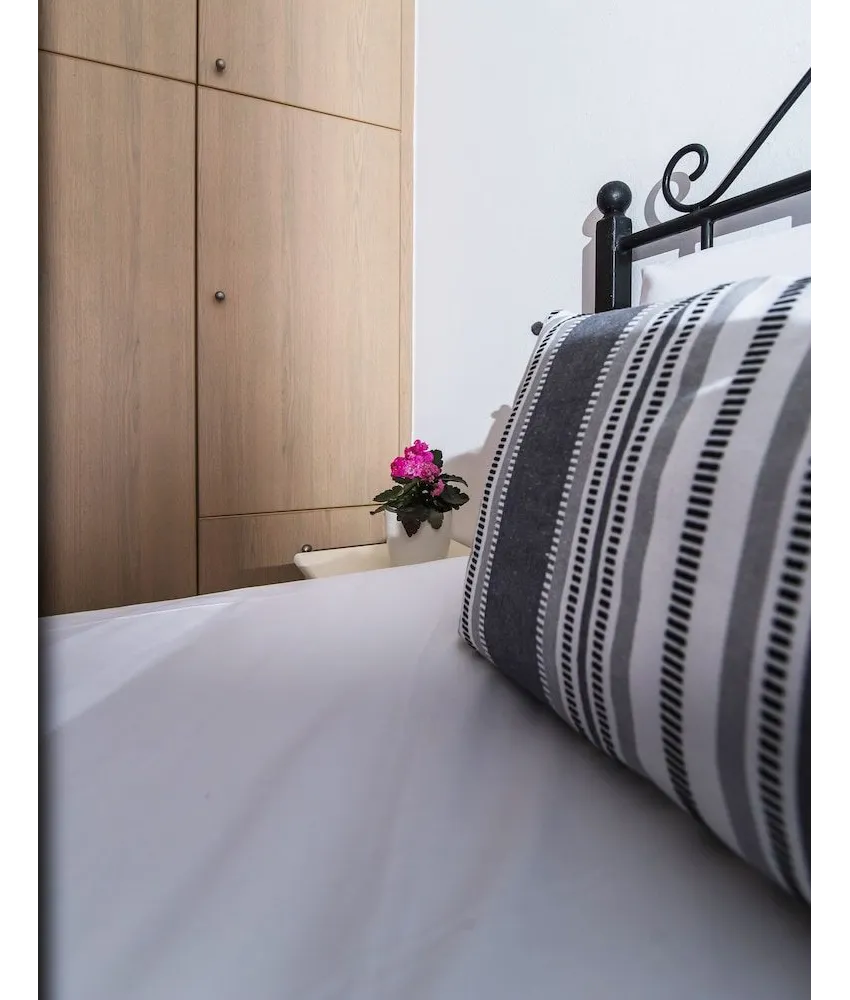 Real Palace Studios 3*-9