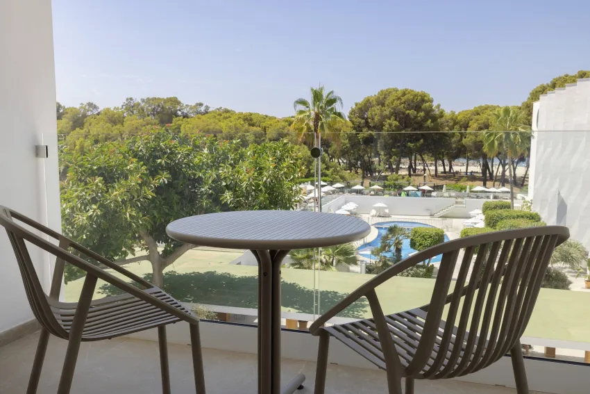 HM Isabela – Adults Only 4*-8