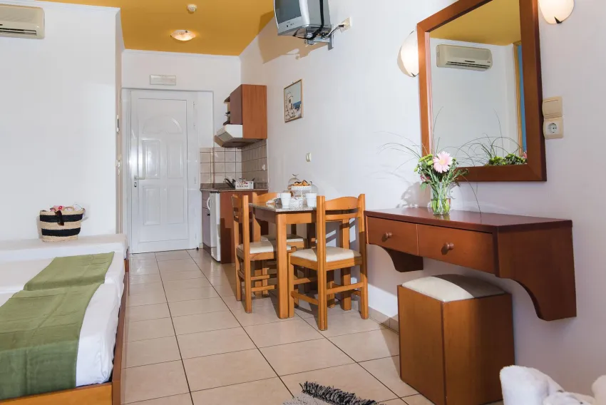 Yiannis Manos Resort Hotel 2*-14