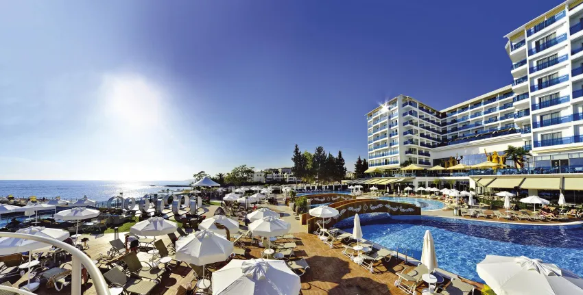 Azura Deluxe Resort & Spa Hotel 5*-4