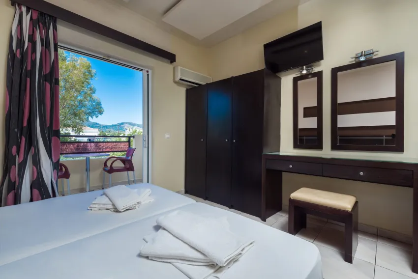 Canadian Hotel 3*-23