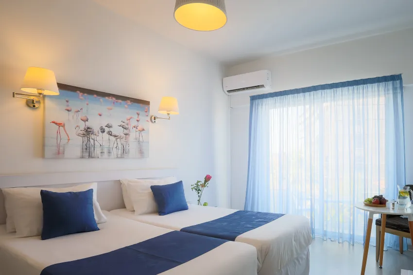 Mikes Kanarium 3*-12