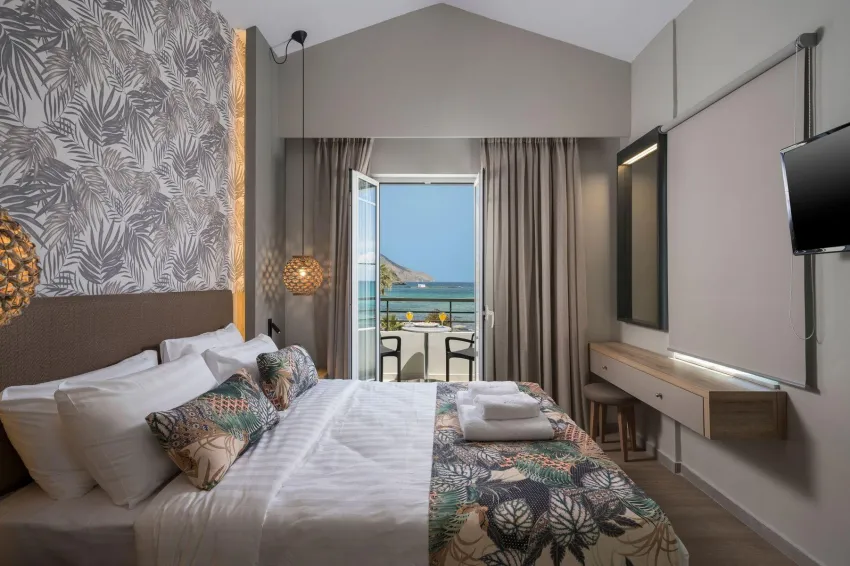 Mare Blue and Suites 4*-10