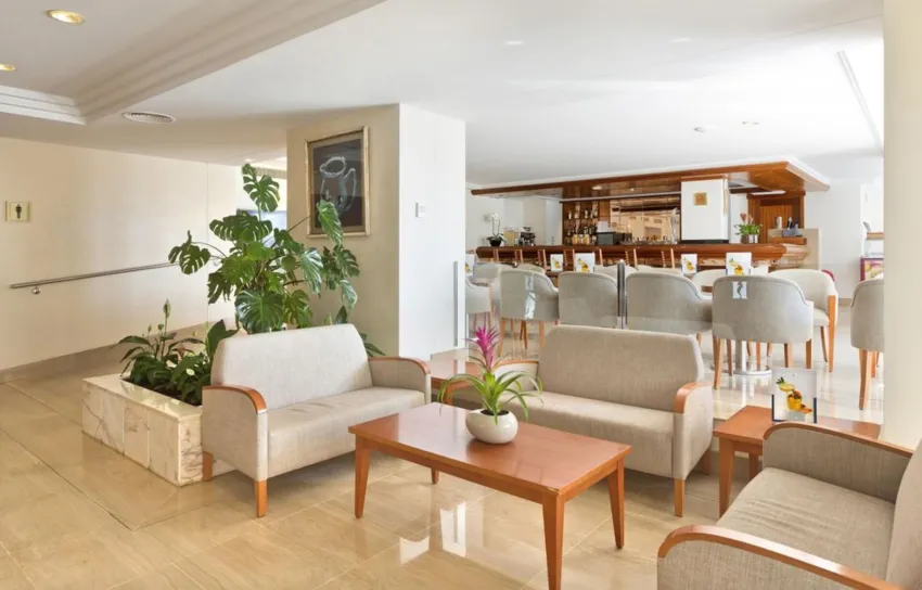 Mercedes Hipotels 4*-5