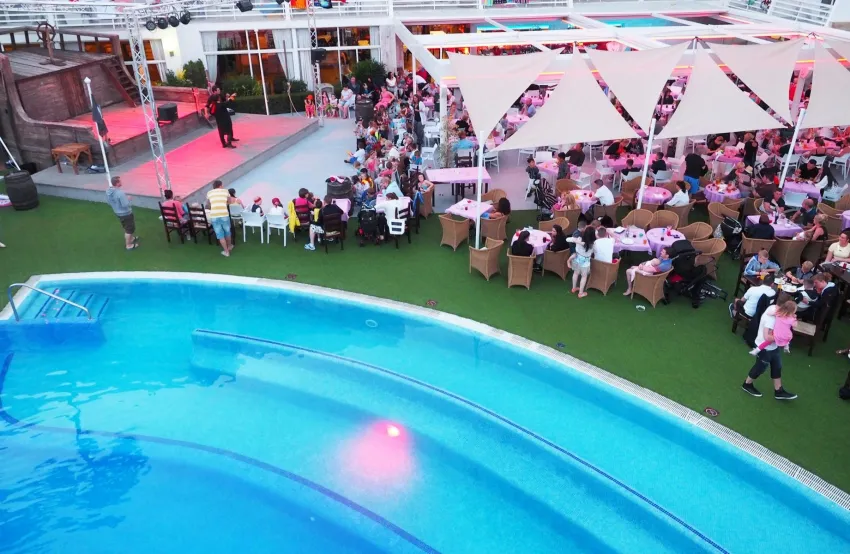 Pirates Village Apartments 3*-16