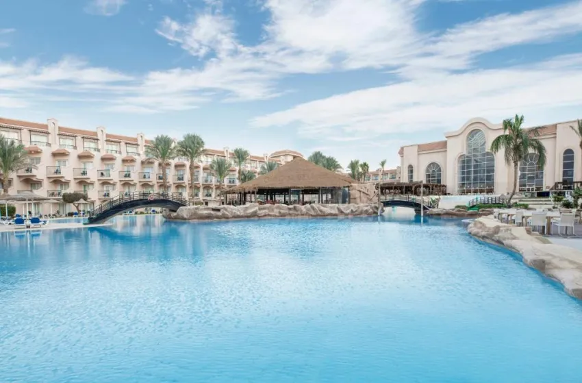 V GRAND BEACH RESORT SAHL HASHEESH (EX. PYRAMISA BEACH RESORT)  5*-4