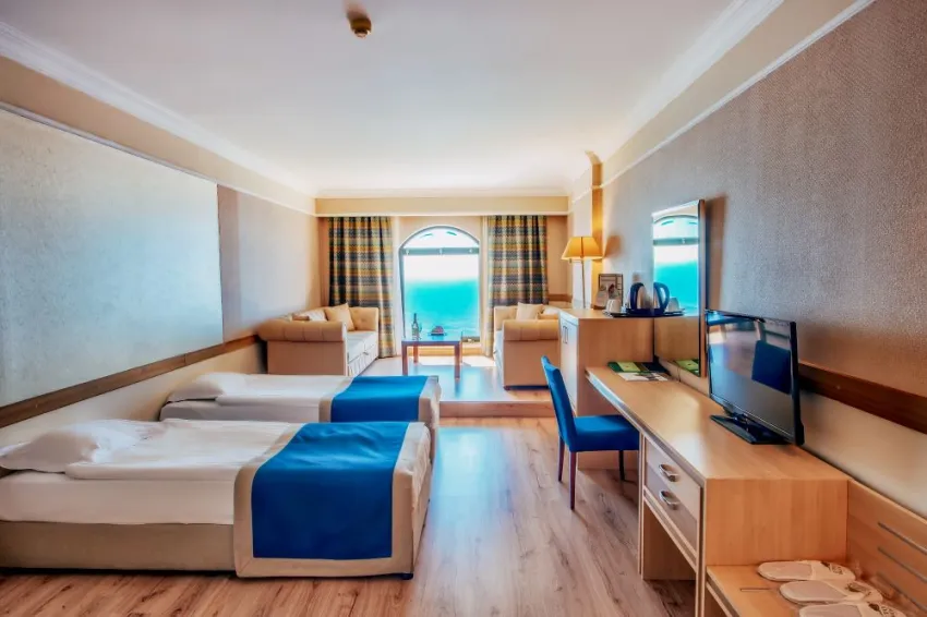 UTOPIA WORLD HOTEL  5*-42