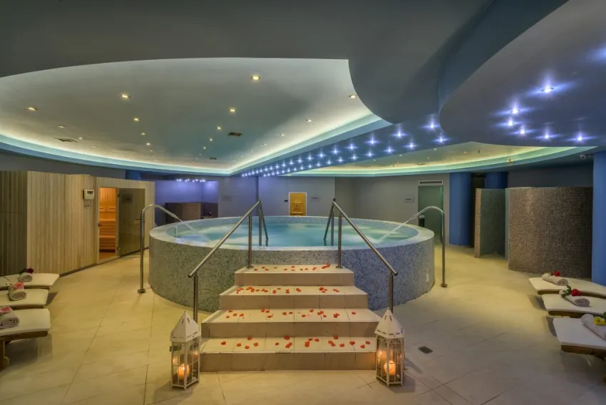 GEORGIOUPOLIS SUITES 5*-12