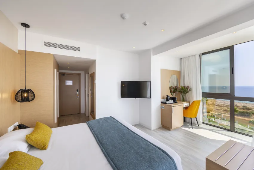 Leonardo Crystal Cove Hotel and Spa by the Sea 4*-36