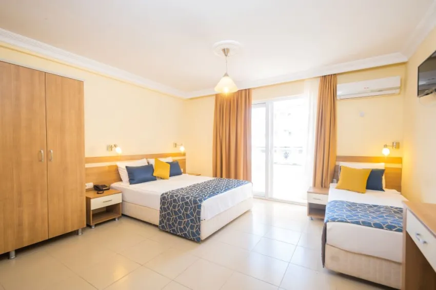 CATS GARDEN HOTEL  3*-8