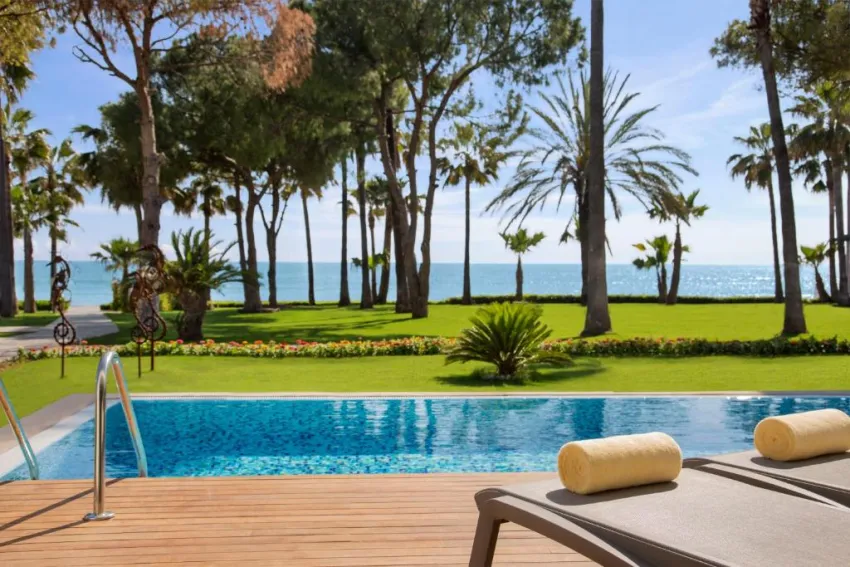 ACANTHUS & CENNET BARUT COLLECTION  5*-24