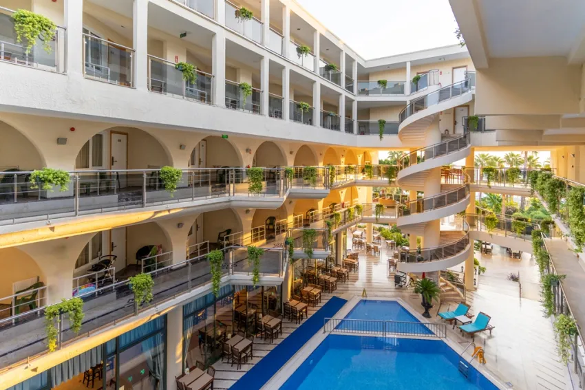 LANCORA BEACH HOTEL  4*-37