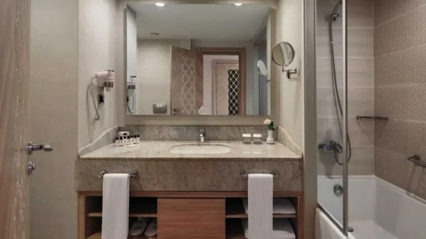 Royal Alhambra Palace 5*-25