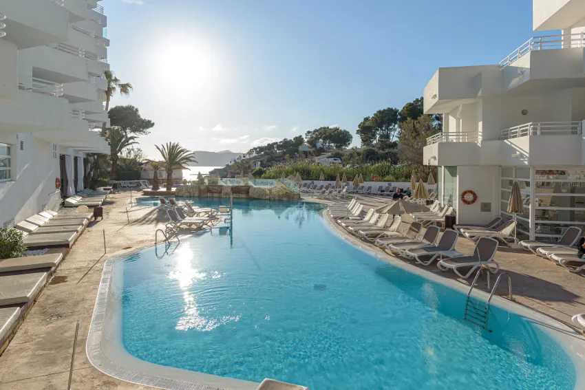 Fergus Cala Blanca Suites 4*-1