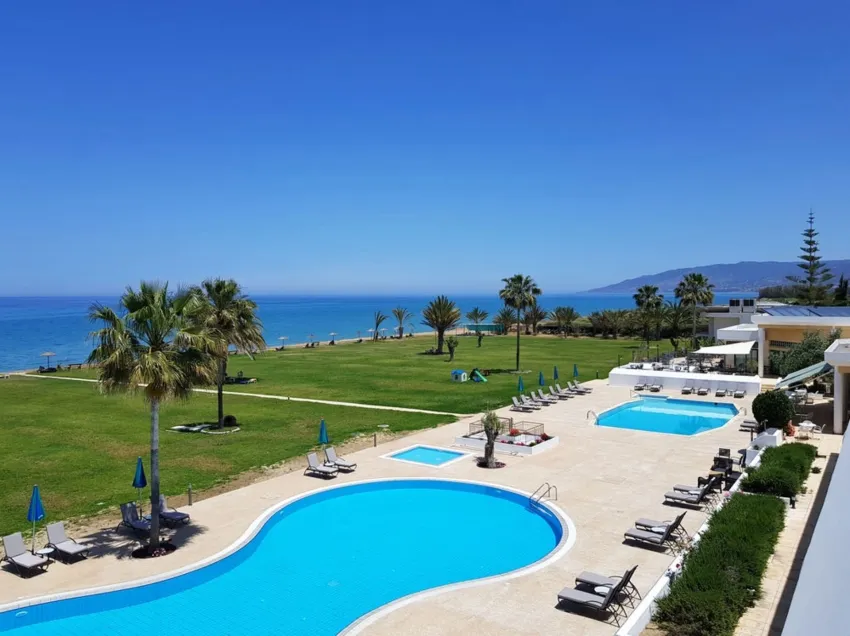 Natura Beach Hotel & Villas 3*-4