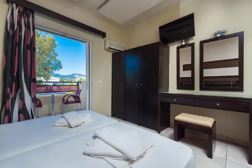 Canadian Hotel 3*-15