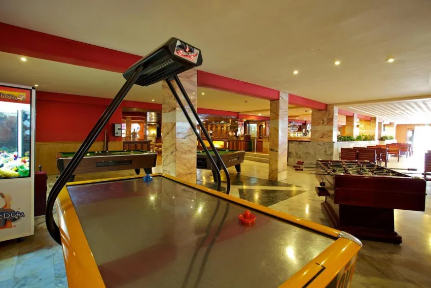 Ona Luna Park (ex Luna Luna Park Seramar) 3*-12