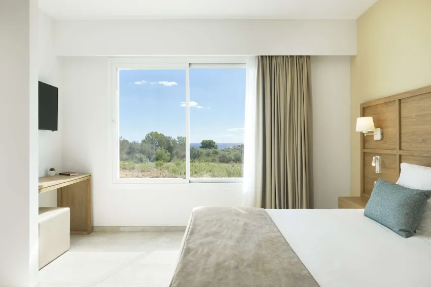 Iberostar Waves Cala Domingos 4*-6