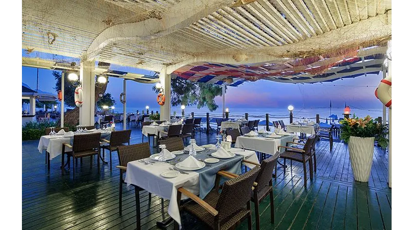 CRYSTAL AURA BEACH RESORT & SPA  5*-8