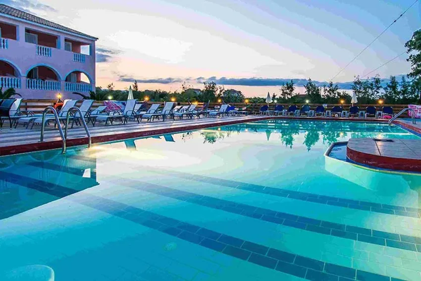 Savvas Hotel 3*-6