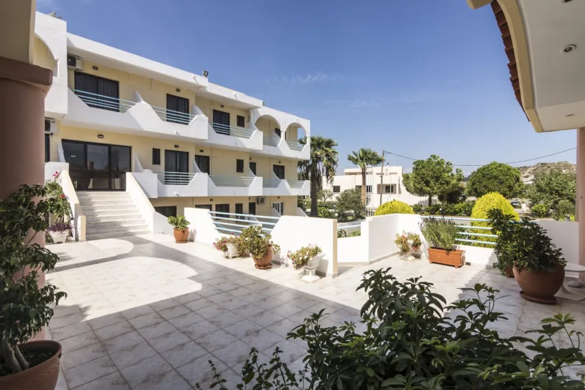 Tivoli Hotel and Apartments 3*-14